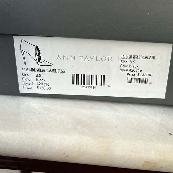 Ann Taylor suede tassel pumps, size 8 1/2 - Picture 9 of 9